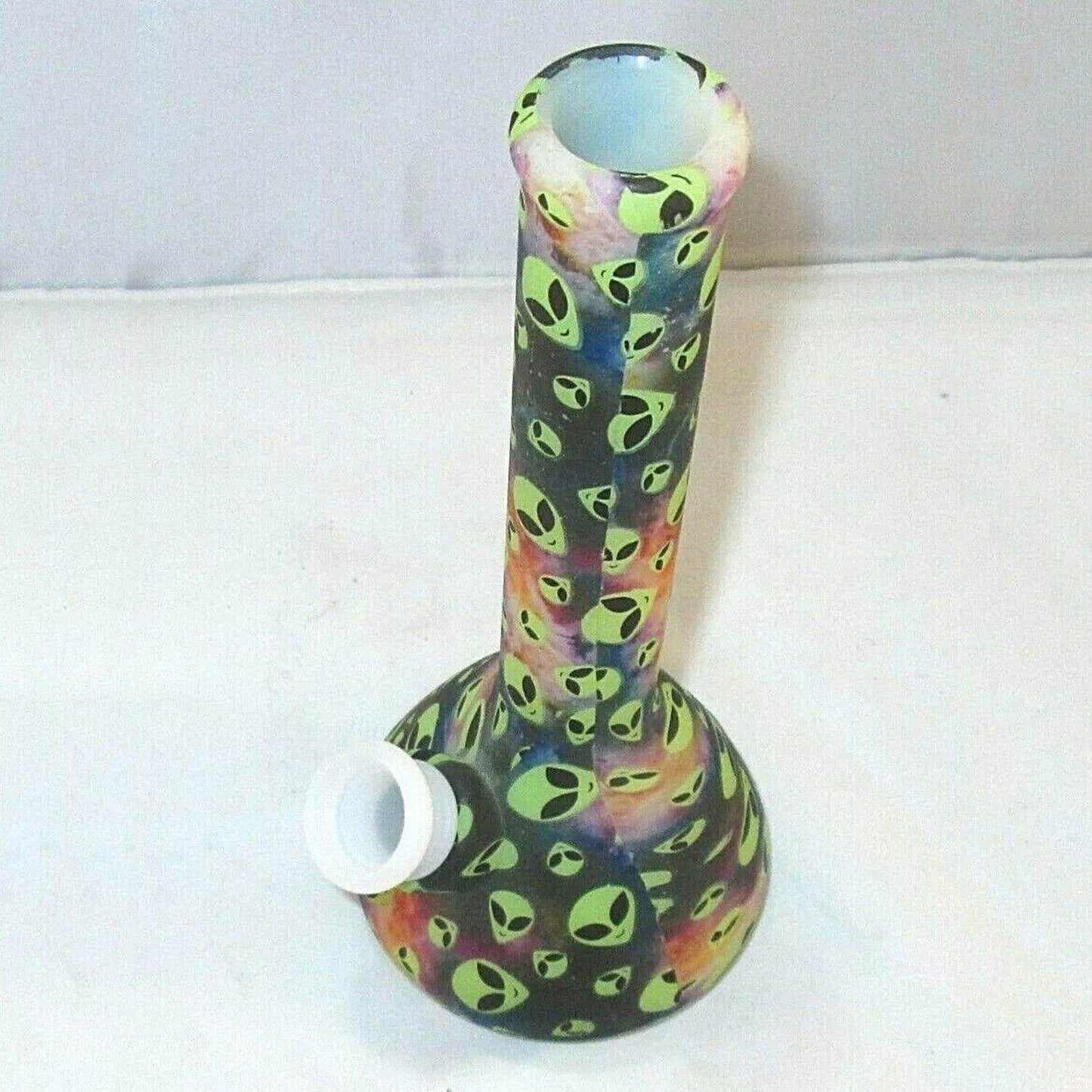 Silicone Hookah Water Pipe Bong, Luminous Alien Pattern Home with 13mm glass bow - Maryjanes Bong Shop