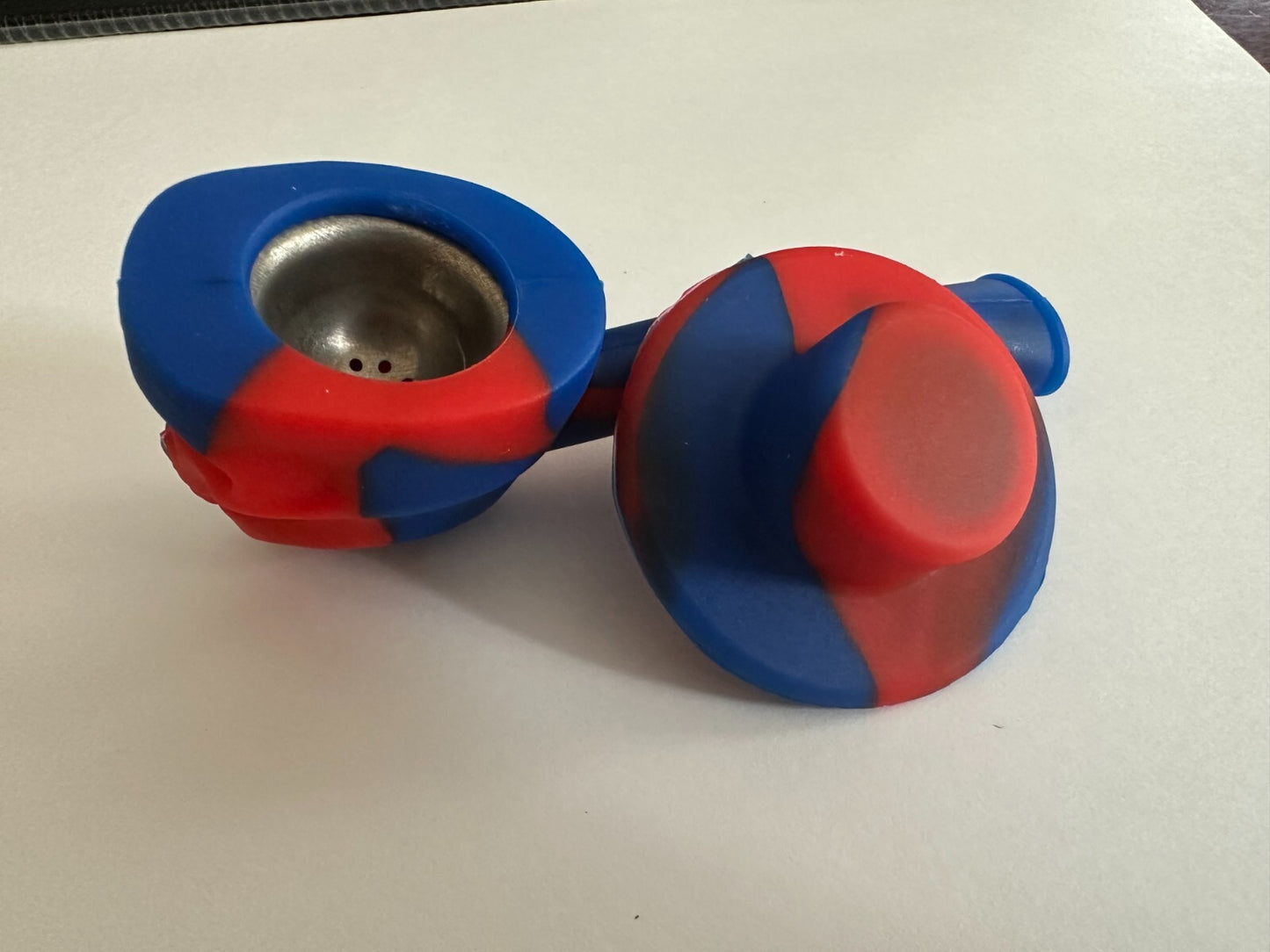4.5″ Silicone Hand Pipe Skull Design Red and Blue Travel Size