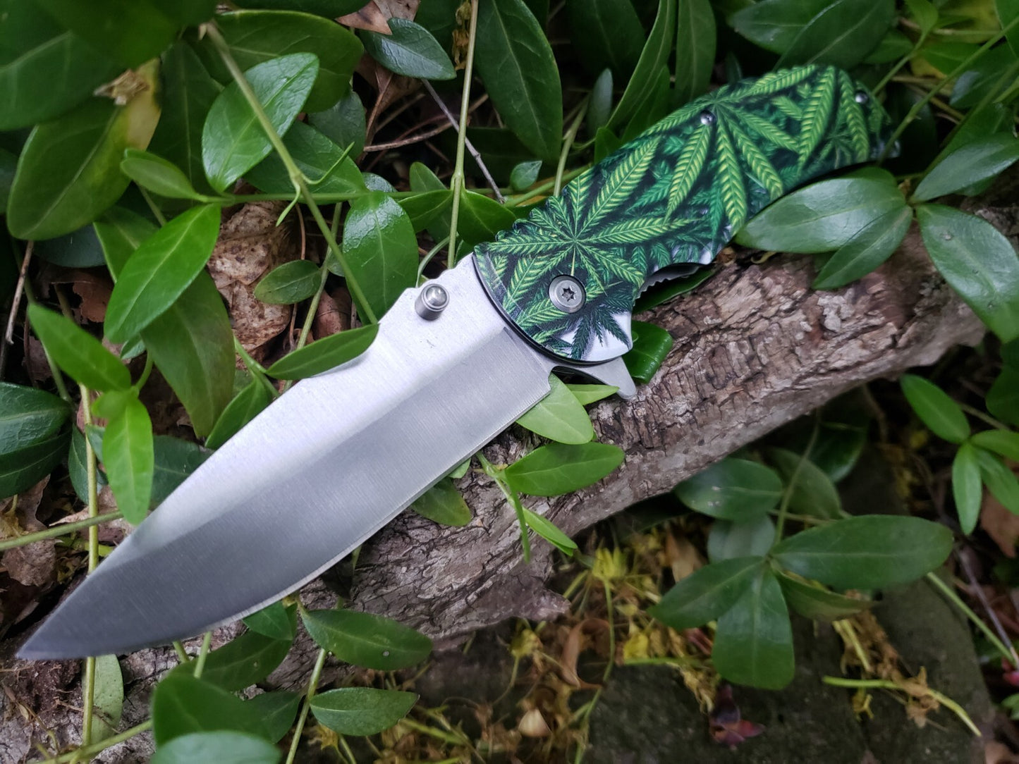 Silver Green Marijuana Cannabis Leaf Print Spring Assisted Pocket Knife Metal