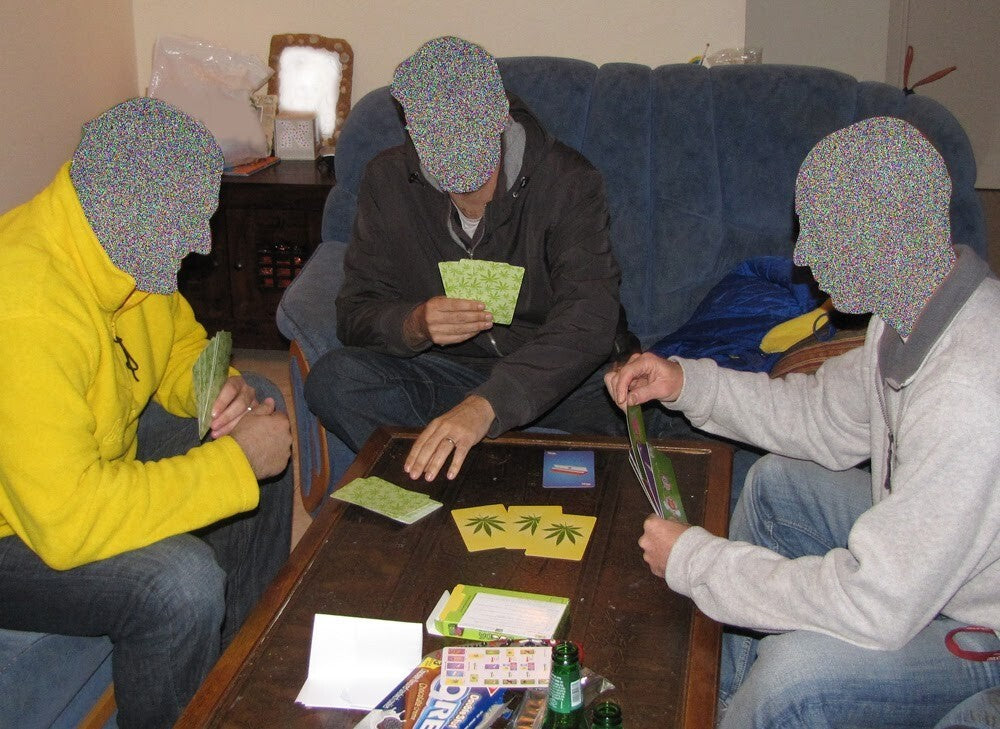 Dooda game a fun card games for adults and stoners, for all you weed lovers