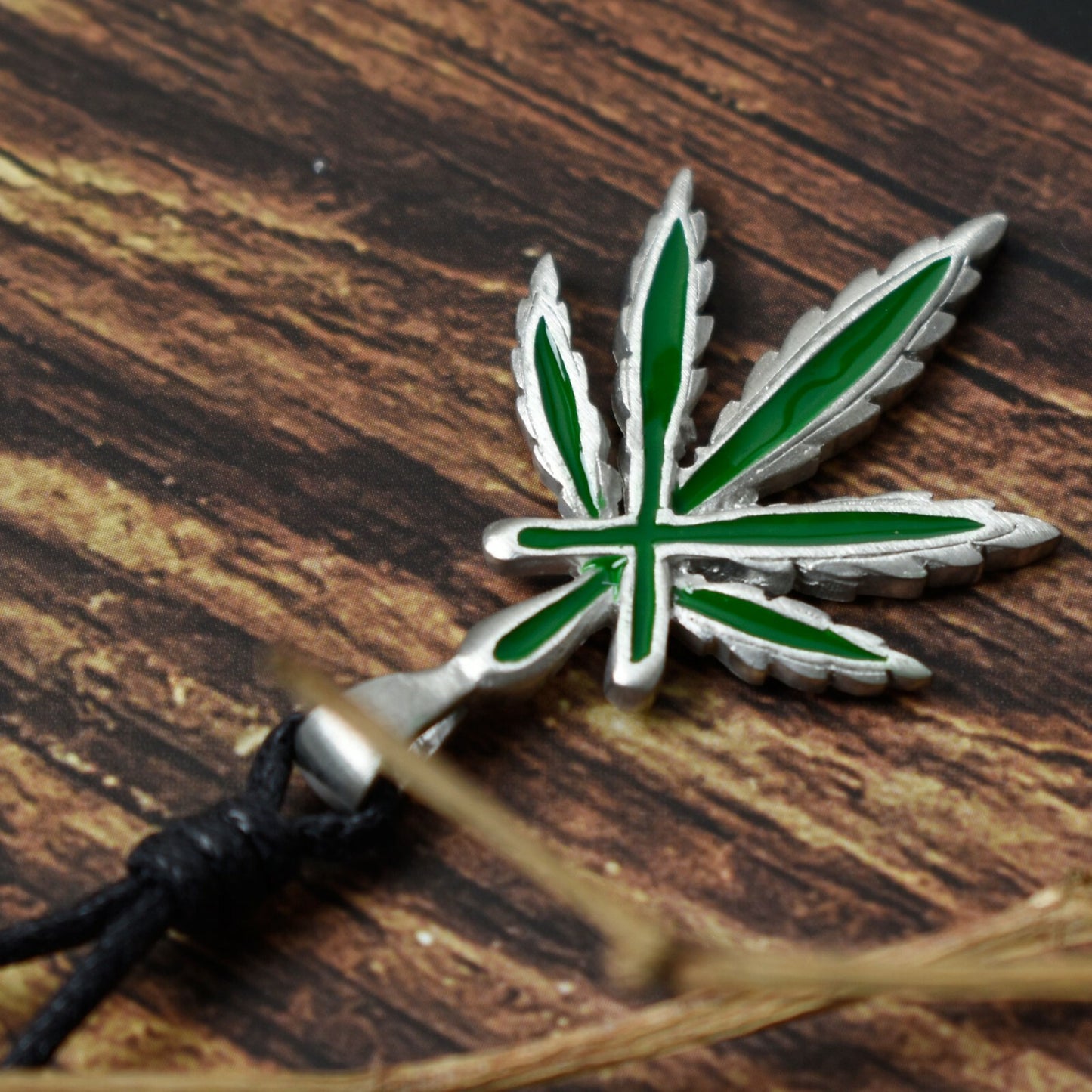 New Marijuana Leaf Legalize Silver Pewter Charm Necklace Pendant Jewelry