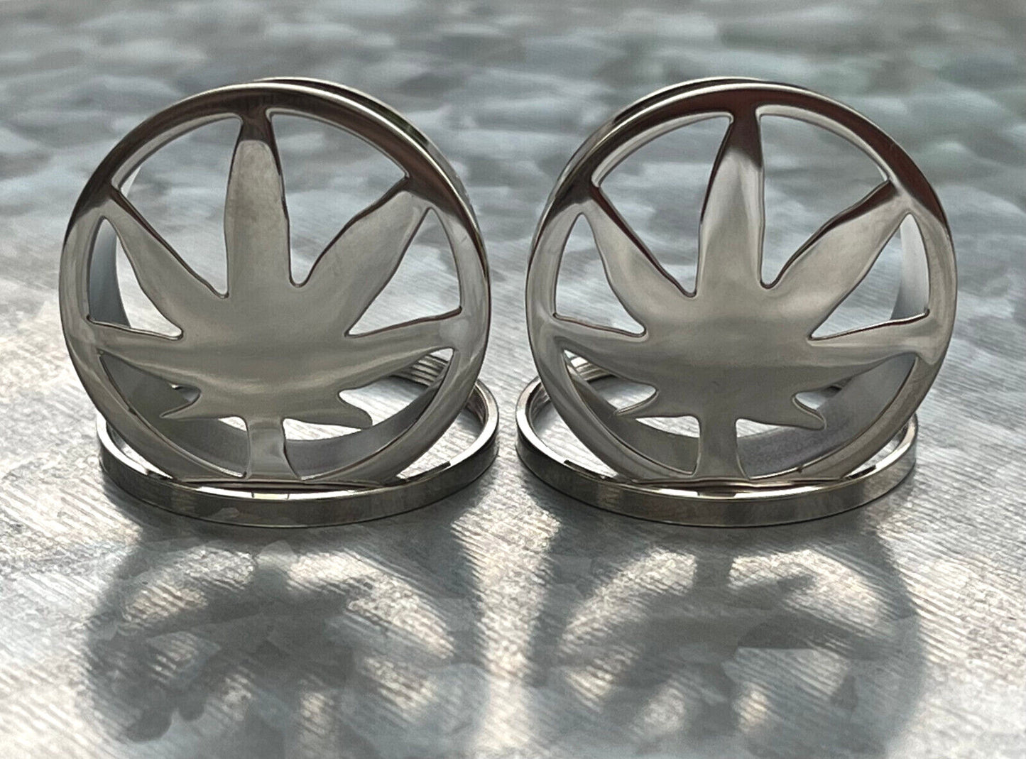 PAIR Pot Leaf Screw Fit Tunnels Marijuana Plugs Earlet Gauges Body Jewelry 5 sizes