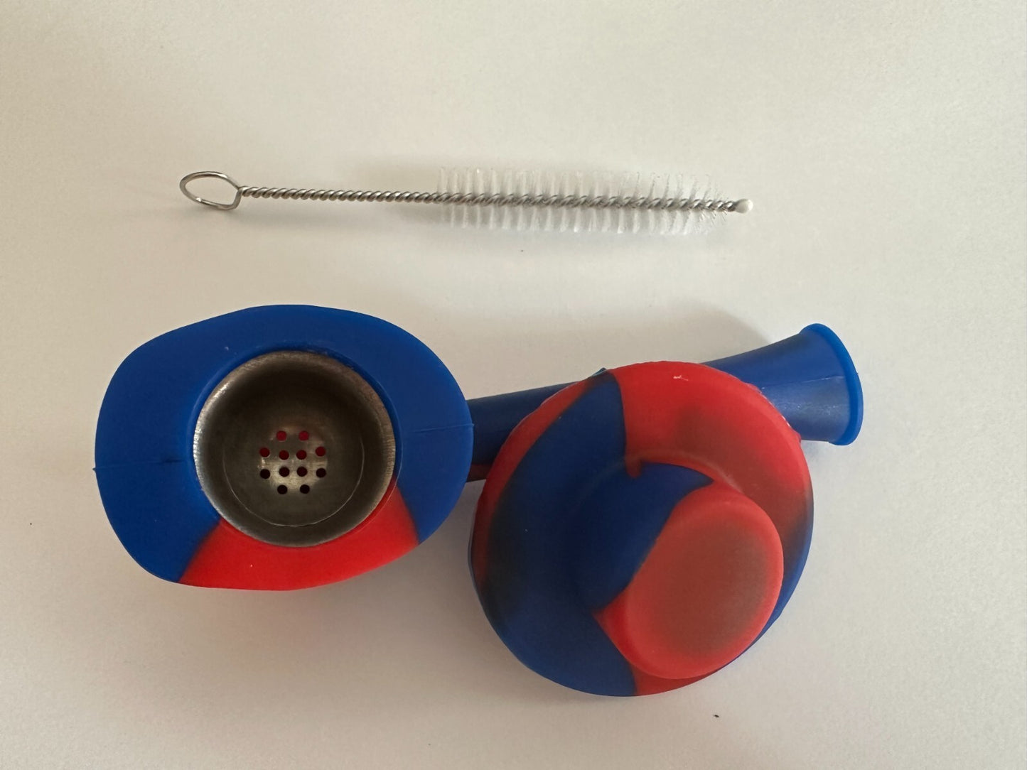 4.5″ Silicone Hand Pipe Skull Design Red and Blue Travel Size