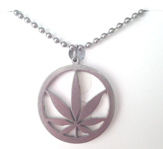 JEWELRY Pot Edition marijuana leaf pendant necklace made of stainless steel.