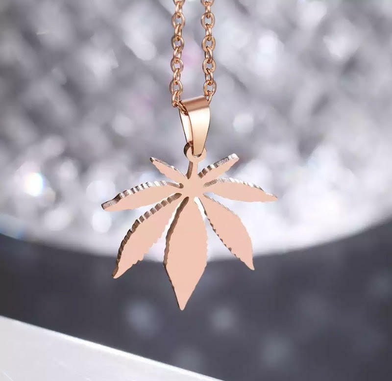 Stainless Steel Weed Cannabis Necklace Gold/Silver Pendant Very Stylish